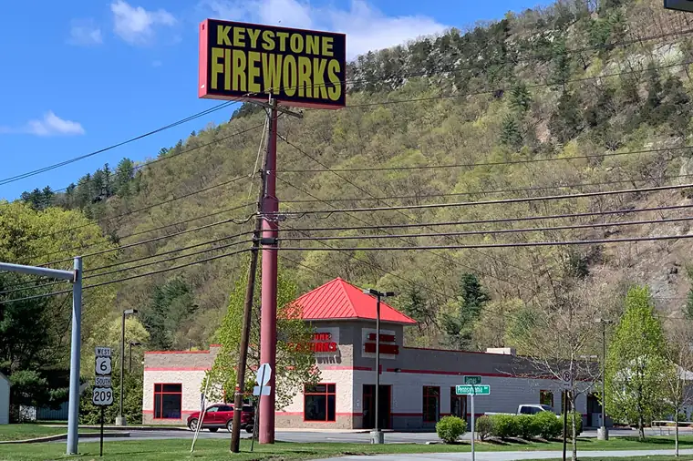 Tall Keystone pole sign above the building, seen from the road